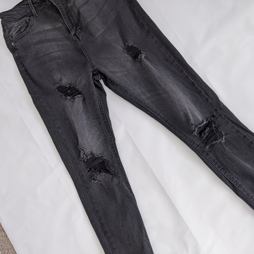 🌿HIGH RISE DISTRESSED JEANS🌿 - Picture 7 of 8